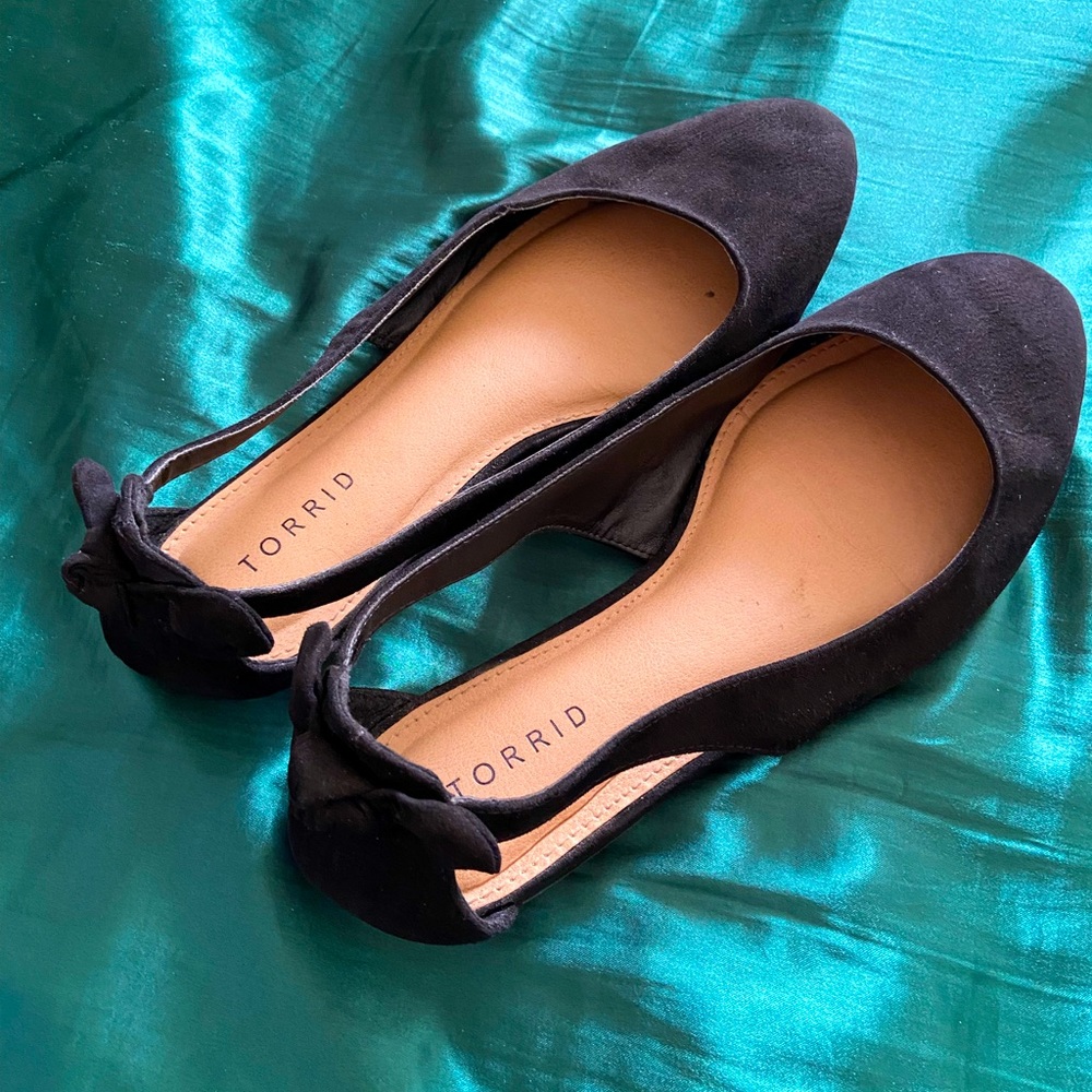 Torrid Black Linen Cutout Flat Sandal Size 10 Wide Width